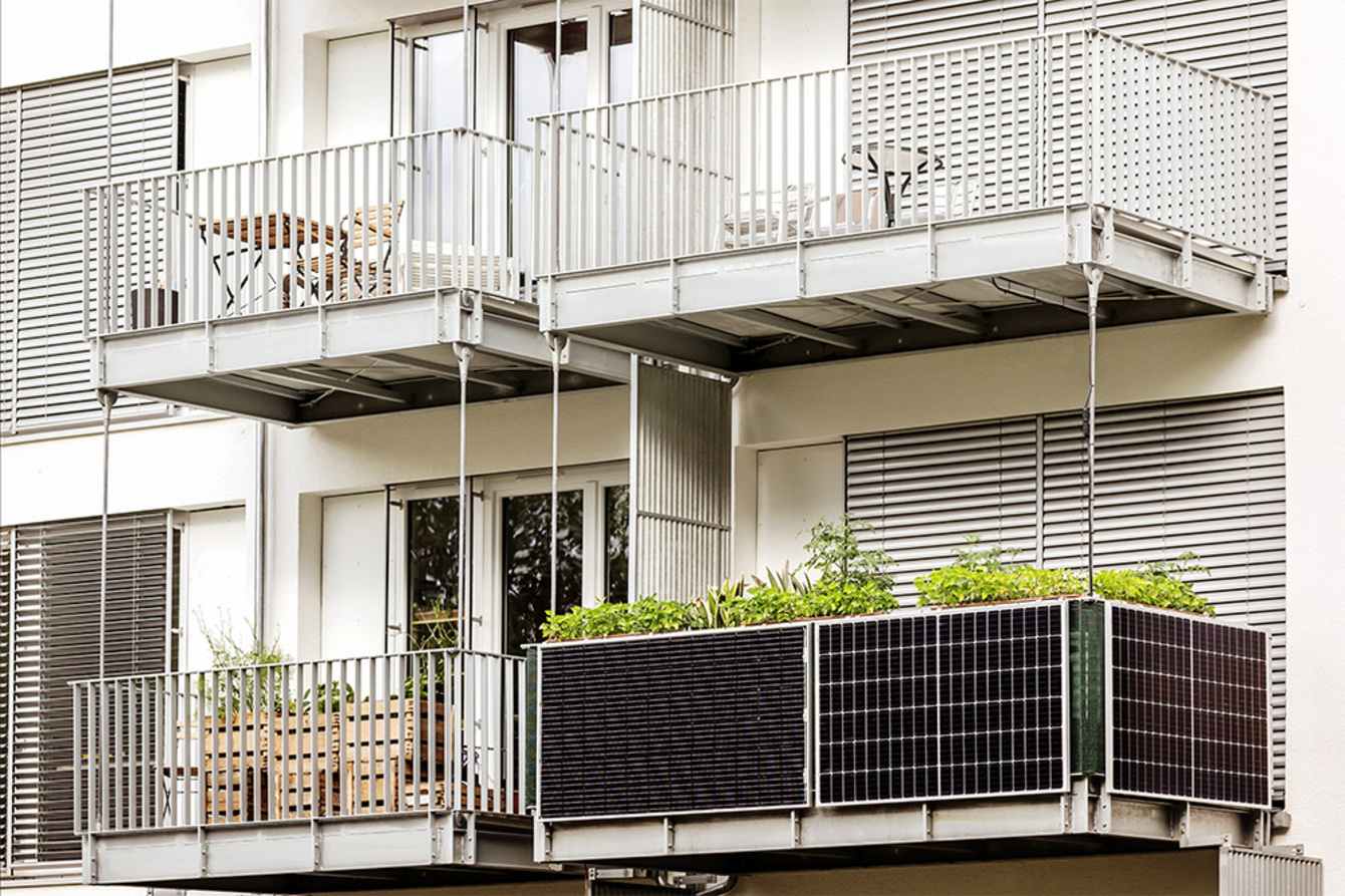 Balkon&shy;kraftwerk bei Elektroinstallation Bellrich GmbH in Coswig/Anhalt